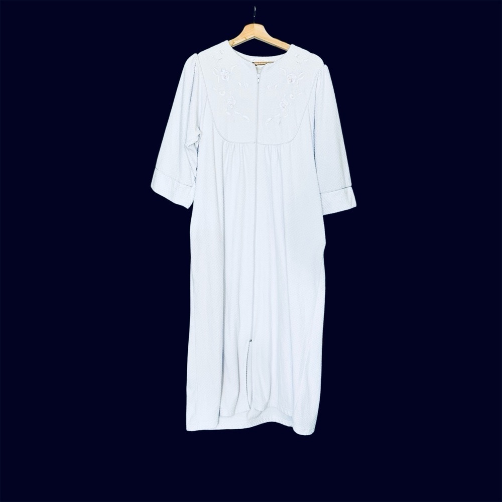 Collette by Miss Elaine Light Lavender Elegant White Embroidered Zipper Robe